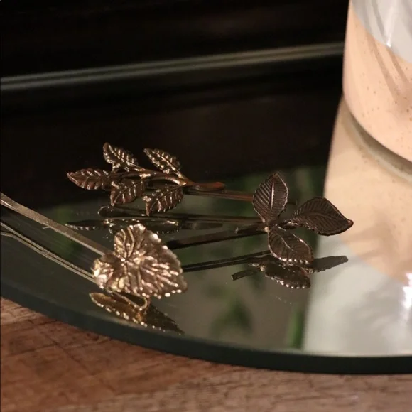 Gold Leaf Hair Pins - Picture 3 of 4